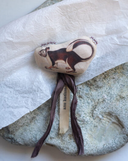 ANU KAELUSSOO / BLOEM KALEVI animal brooch