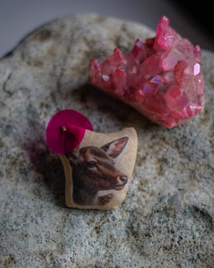 anu kaelussoo – ANU KAELUSSOO / BLOEM KALEVI DEER brooch