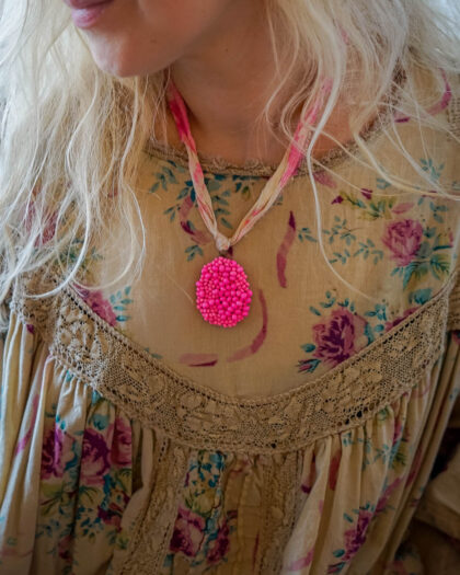 anu kaelussoo – ANU KAELUSSOO / BLOEM KALEVI gloves IN THE WIND