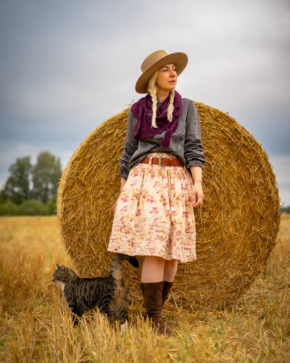 Ewa i Walla Virpa skirt SS23 worn by girl with hat cat standing by her feet
