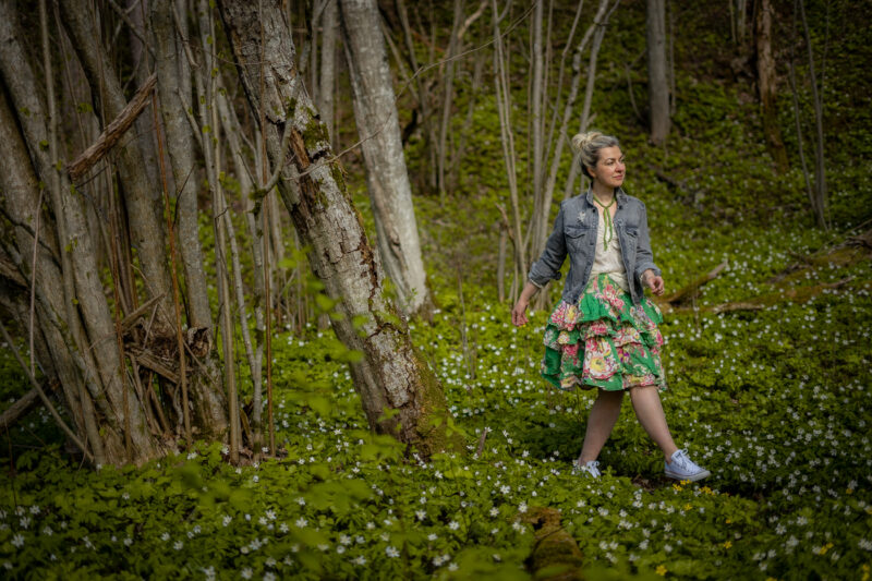 Ewa i Walla SS23 Owena skirt worn by laduy walking in the woods