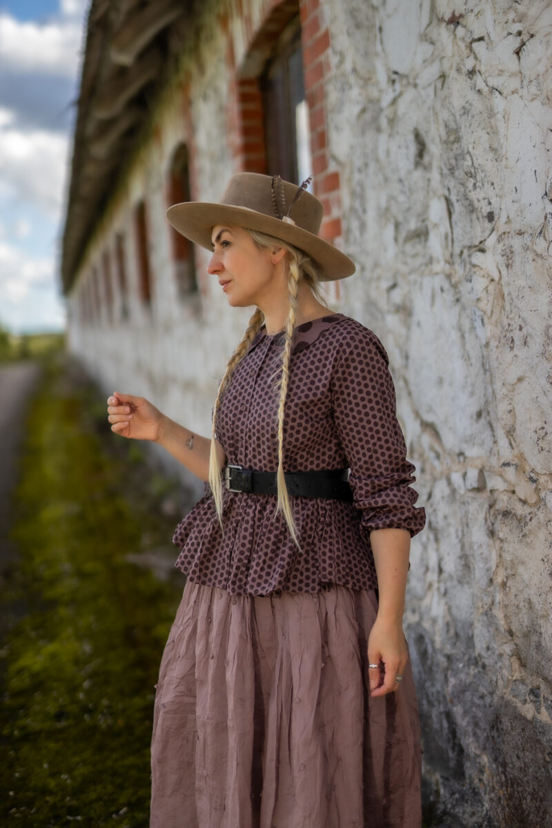 Adelina blouse with leather belt